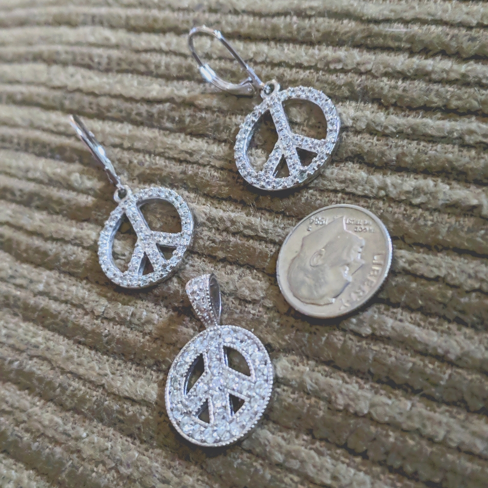 925 peace sign jewelry set, earrings, pendant, leverbacks,diamond lookingstones